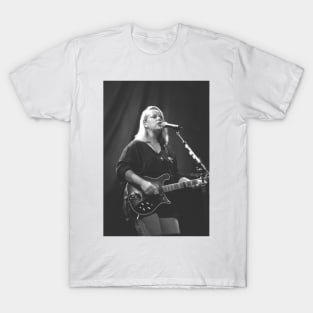 Mary Chapin Carpenter BW Photograph T-Shirt